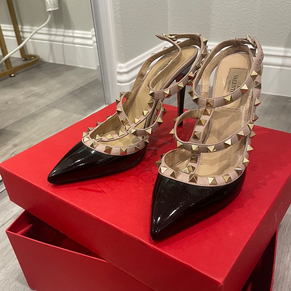 Valentino Garavani Patent Rockstud Caged Pumps 100 MM
